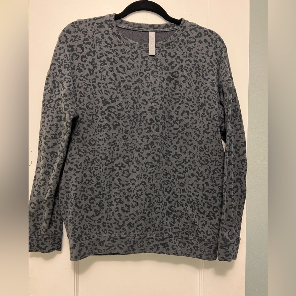 Athleta leopard pullover XS